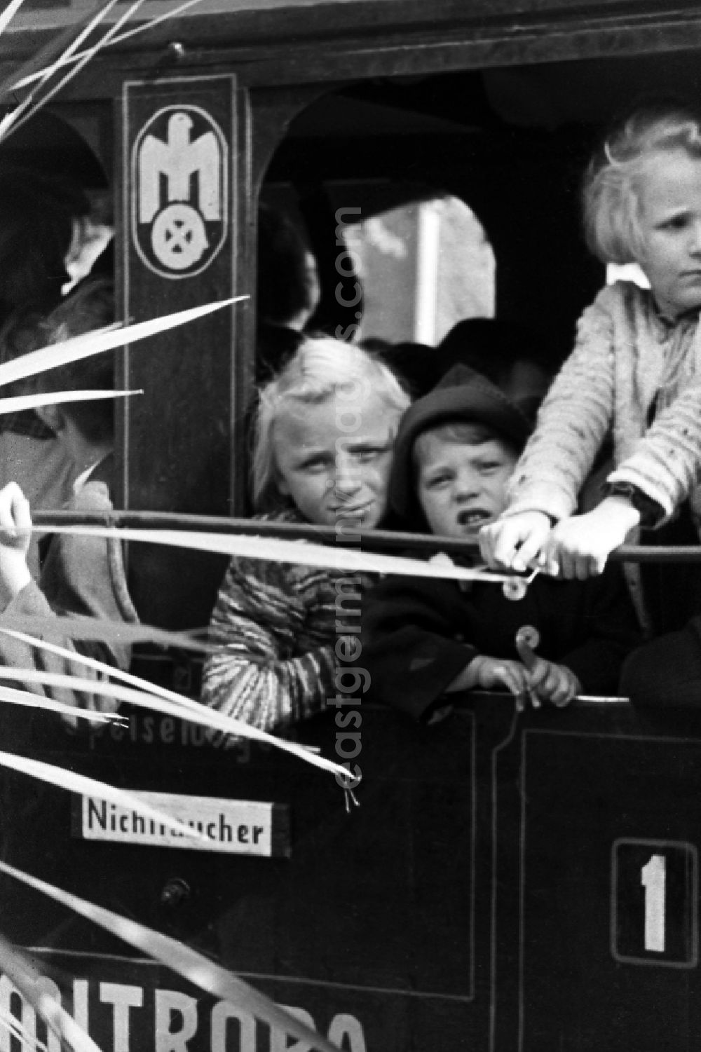 GDR image archive: Merseburg - Children in a train compartment in Merseburg in the federal state Saxony-Anhalt in Germany