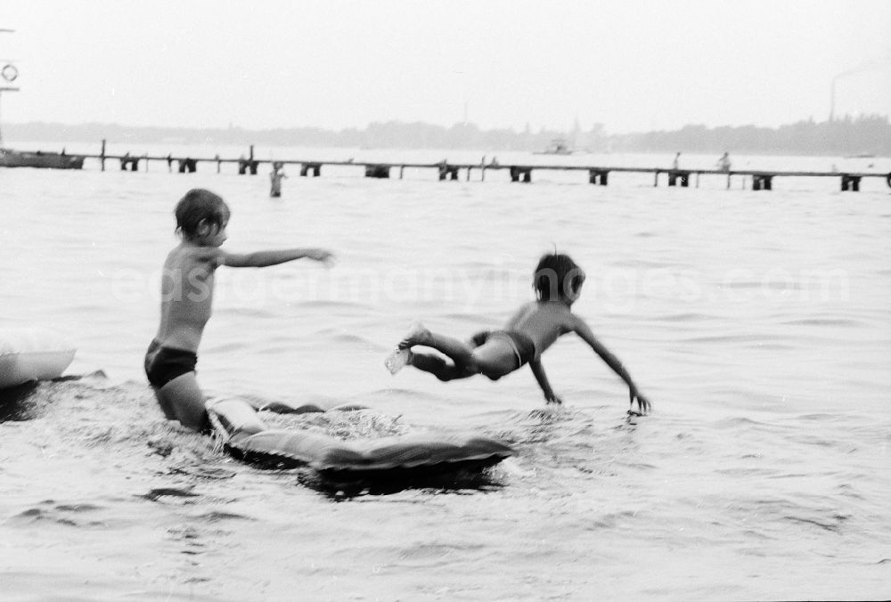 GDR image archive: Berlin - Children on an air bed on the Mueggelsee in the beach bath Mueggelsee in Berlin, the former capital of the GDR, German democratic republic
