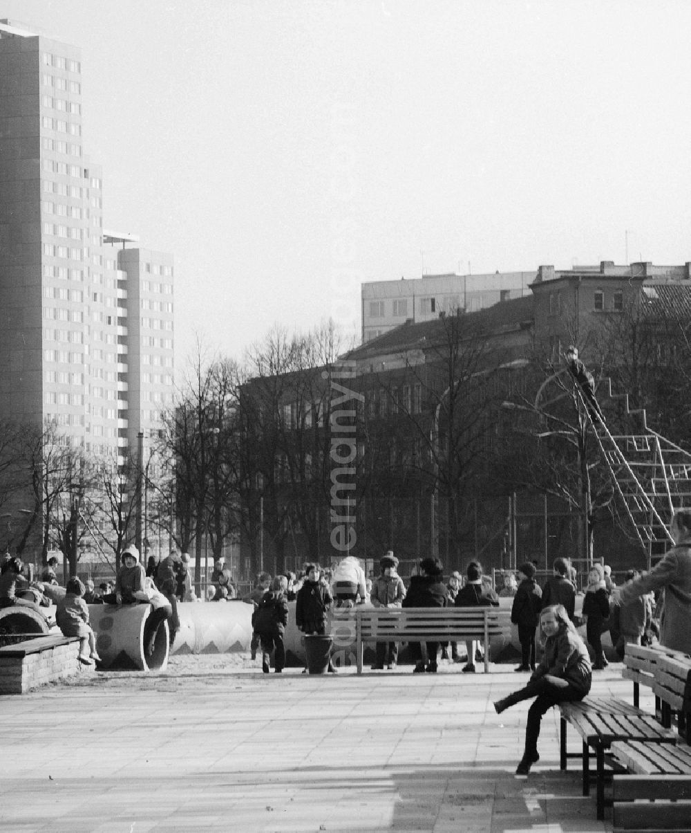 GDR photo archive: Berlin - Children play on a playground in the national park Friedrich's grove in Berlin, the former capital of the GDR, German democratic republic