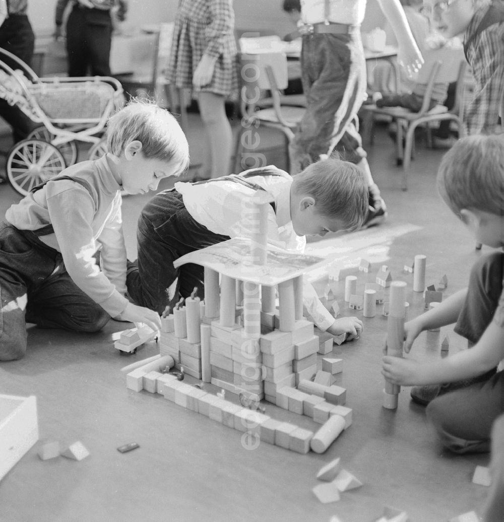 GDR photo archive: Berlin - Kids playing with wooden building blocks in Berlin