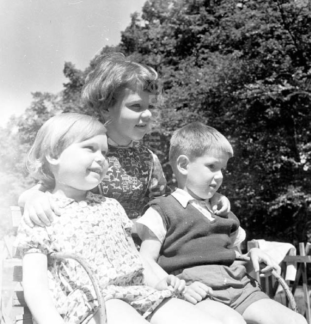 GDR picture archive: Brandenburg - Kinder / Kleinkinder sitzen zusammen in Karussell auf Kindergarten-Spielplatz.