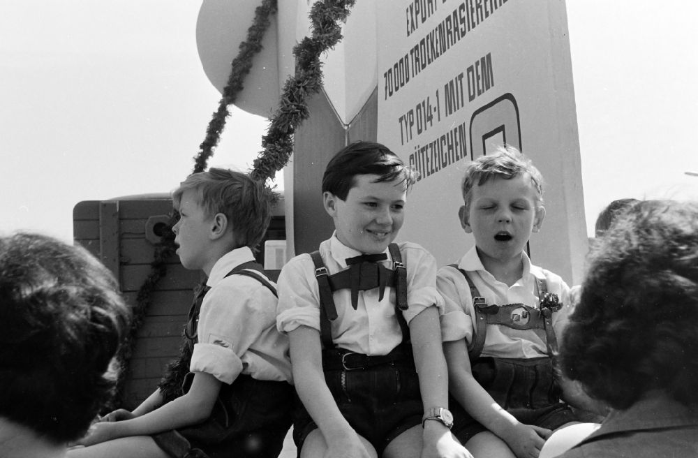 GDR picture archive: Berlin - Children in pioneer clothing and lederhosen at the parking area and assembly point for the May 1st holiday on the streets of the city center in the Mitte district of Berlin East Berlin on the territory of the former GDR, German Democratic Republic