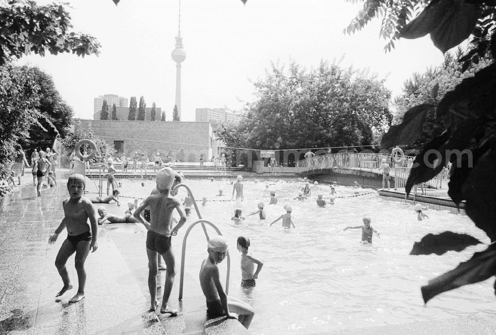 Berlin: The outdoor swimming pool, child bath Monbijou in the Monbijou park in Berlin, the former capital of the GDR, German democratic republic