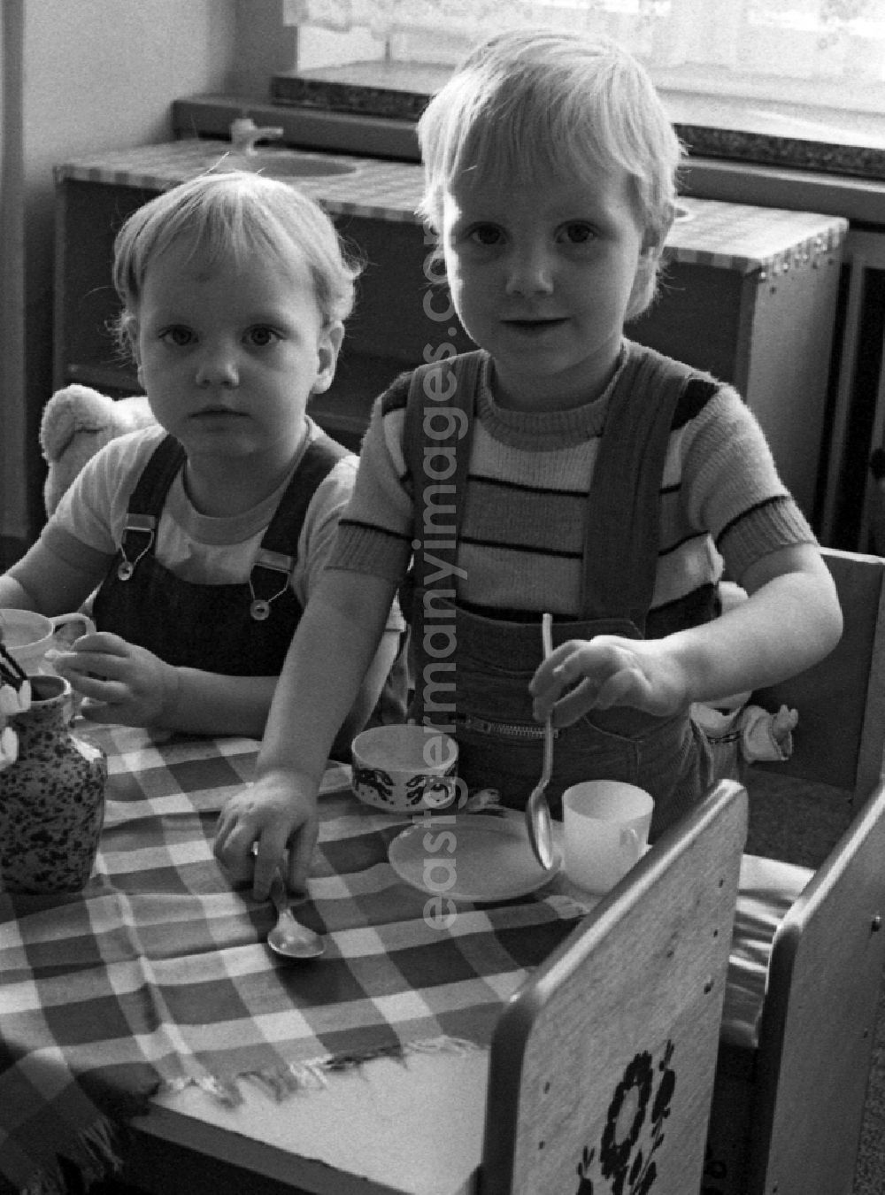 GDR image archive: Berlin - Toddlers sit at a table in kindergarten for a meal in Berlin Eastberlin on the territory of the former GDR, German Democratic Republic