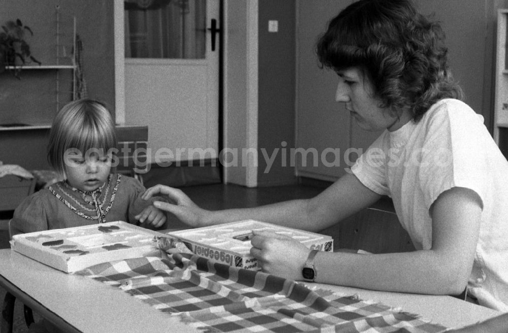 Berlin: Nursery nurse plays a laying game with a little girl in Berlin Eastberlin on the territory of the former GDR, German Democratic Republic