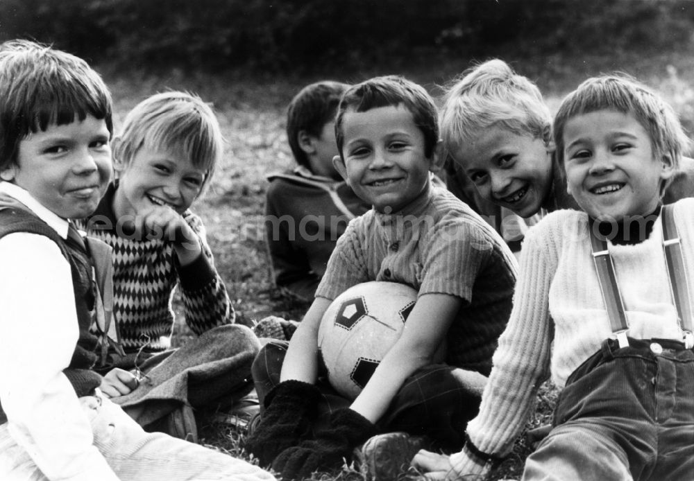 GDR photo archive: Berlin - Fun and games for children and teenagers auf einem Fussballplatz im park in the district Friedrichshain in Berlin Eastberlin on the territory of the former GDR, German Democratic Republic