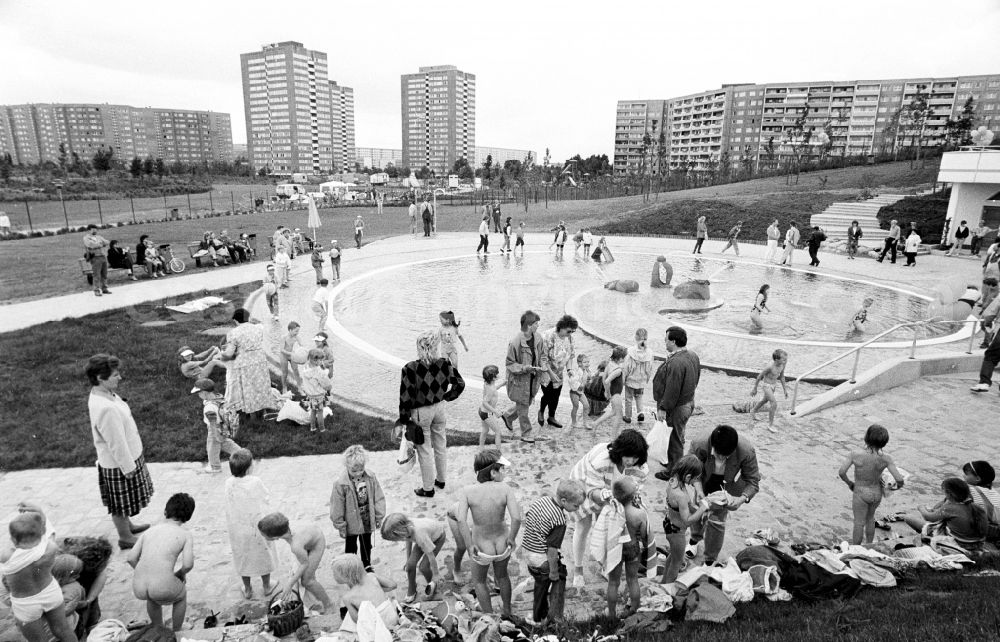 GDR image archive: Berlin - Children splash Kinderbad Platsch in the park district Marzahn the former capital of the GDR, German Democratic Republic