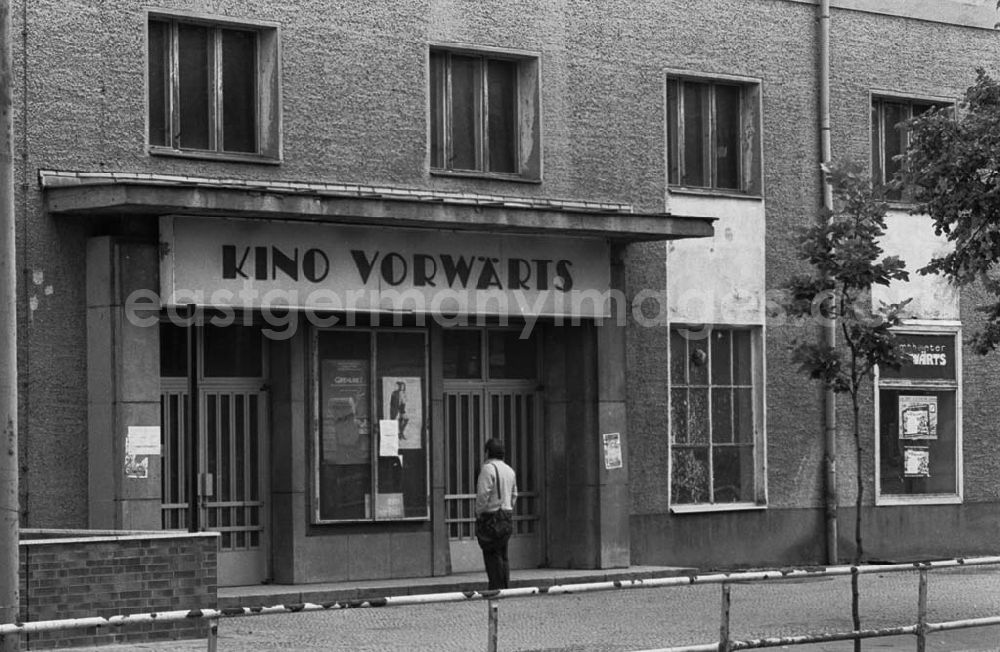 GDR photo archive: Berlin-Karlshorst - Kino Vorwärts in Karlshorst 15.