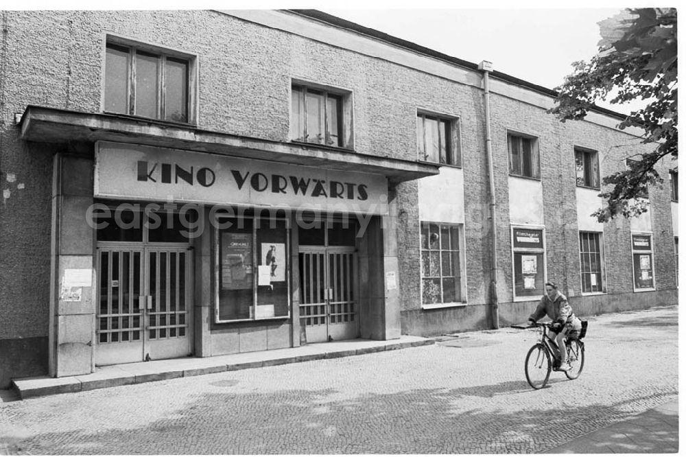 GDR picture archive: Berlin-Karlshorst - Kino Vorwärts in Karlshorst 15.