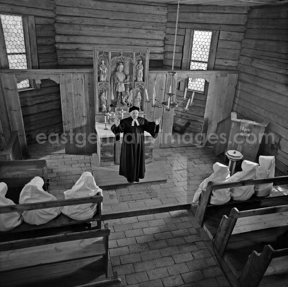 GDR picture archive: Boxberg/Oberlausitz - Interior of the sacred building of the churchduring a pastor's sermon to Sorbian women in mourning costumes in Boxberg/Oberlausitz, Saxony on the territory of the former GDR, German Democratic Republic