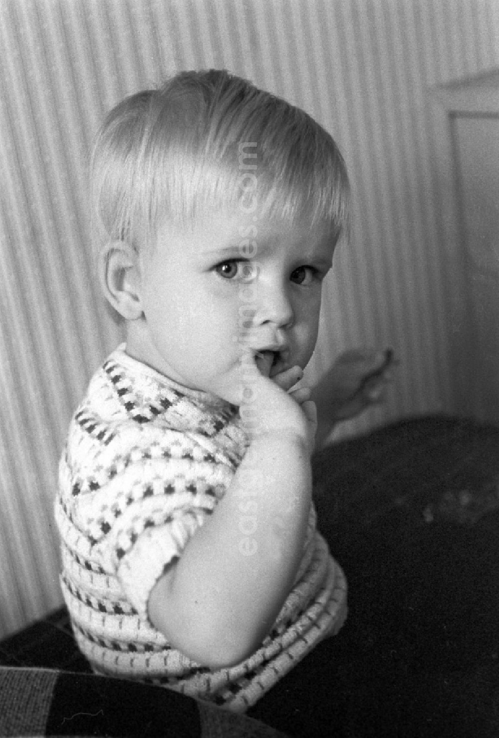 GDR photo archive: Berlin - Friedrichshain - A little blond boy with knit sweater in Berlin - Friedrichshain
