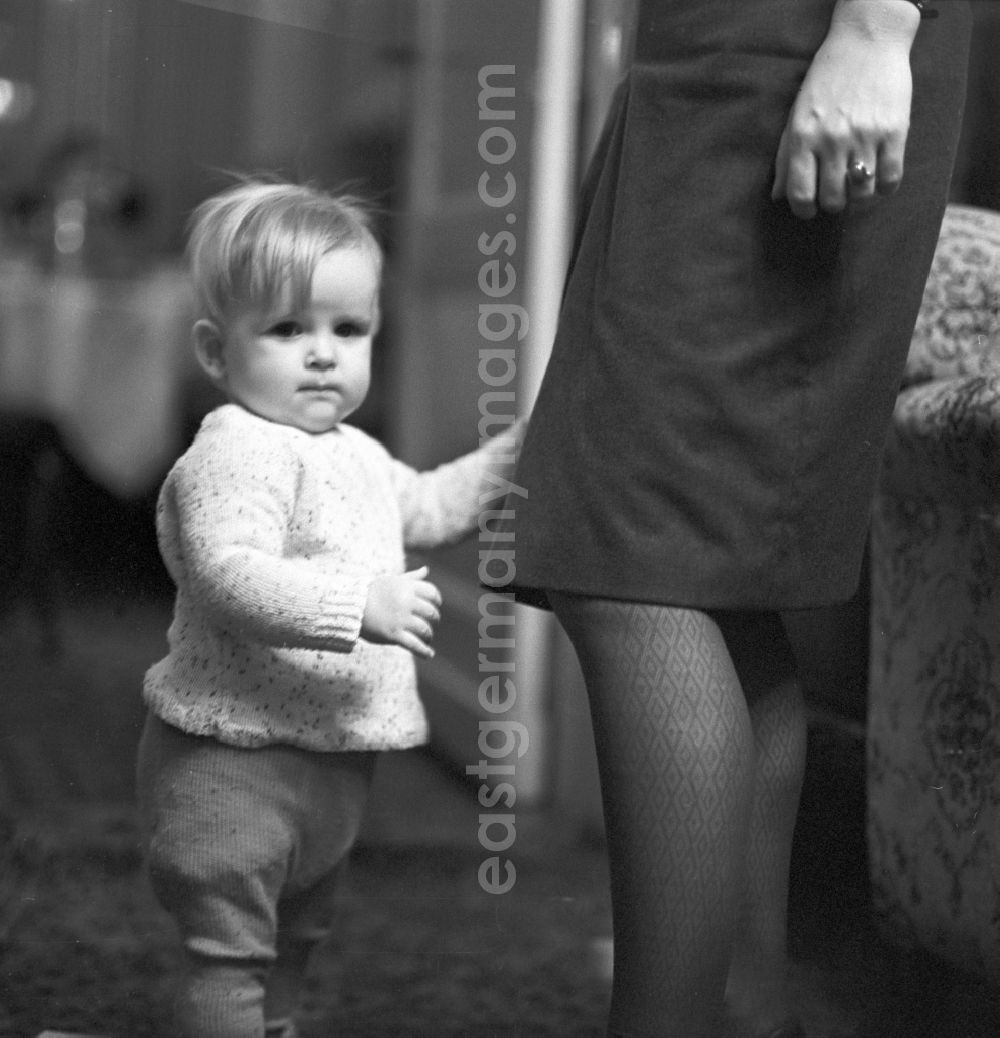 GDR photo archive: Berlin - Friedrichshain - A young boy clings to the skirt of his mother