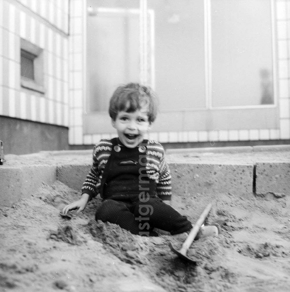 Berlin: A small boy in a Kordlatzose plays in the sandpit in Berlin, the former capital of the GDR, German democratic republic