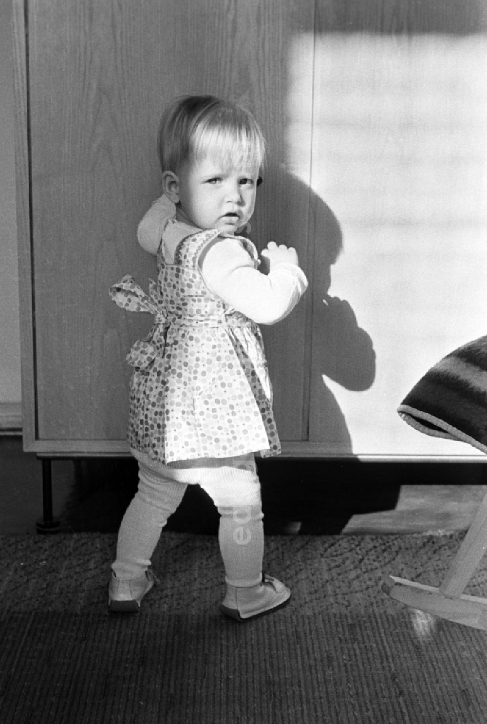GDR photo archive: Berlin - Friedrichshain - A small child at home while playing in Berlin - Friedrichshain