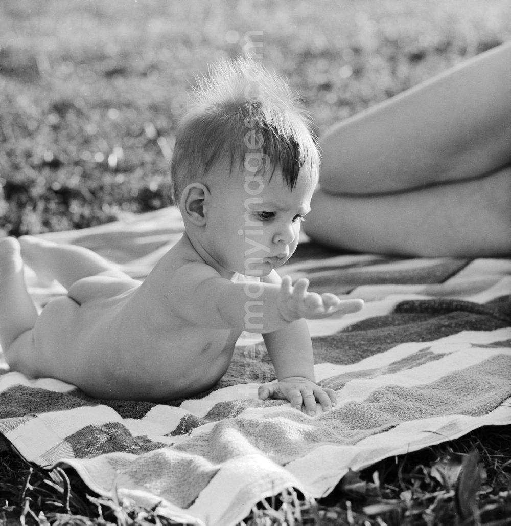 GDR photo archive: Berlin - Small child naked on a blanket in Berlin
