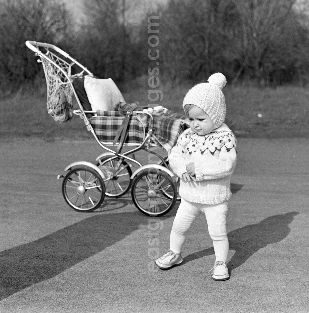GDR photo archive: Magdeburg - Small child with bobble hat is on his stroller in Magdeburg