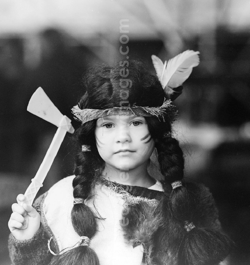 Berlin: Small child dressed as Indians in Berlin, the former capital of the GDR, German Democratic Republic. Here the children's theater on the occasion of the great rock the summer of 1988, among other things on the Isle of Youth in Berlin - Treptow