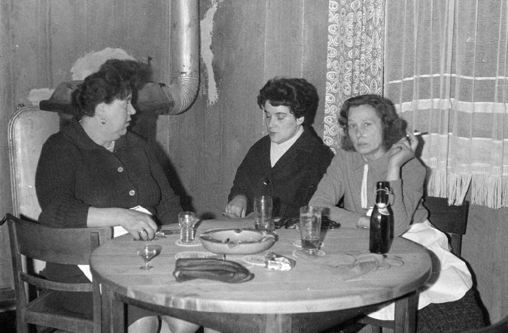 GDR picture archive: Noschkowitz - Restaurant and tavern Rassers Kneipe in Noschkowitz, Saxony on the territory of the former GDR, German Democratic Republic