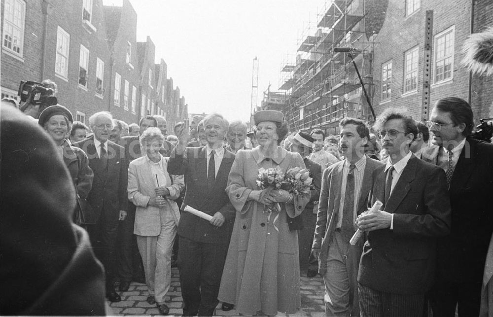 GDR photo archive: - Königin aus Holland im Holländer Viertel in Potsdam Umschlag:7391