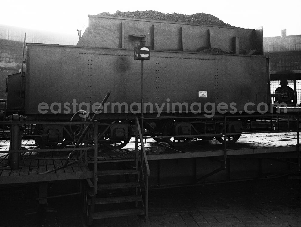 Halberstadt: Coal-covered coal tender of the series 22 on the turntable of the locomotive shed for supplying the heating locomotive of the BW Bahnbetriebswerk in Halberstadt in the state of Saxony-Anhalt in the area of the former GDR, German Democratic Republic
