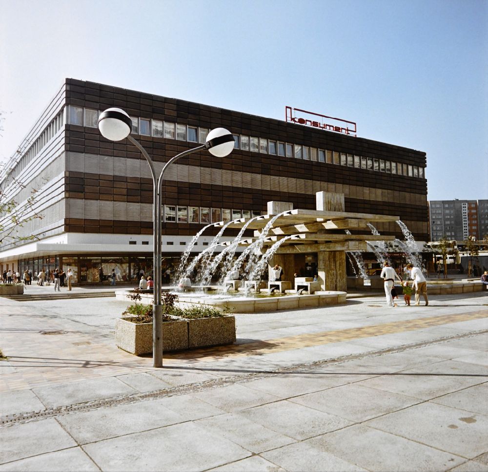GDR picture archive: Berlin - Konsument consumer department store on Anton-Saefkow-Platz in the Lichtenberg district Eastberlin on the territory of the former GDR, German Democratic Republic