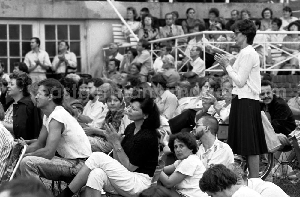 GDR image archive: Berlin-Hoppegarten - Konzert Blasorchester Prof. L. Grüttler auf Rennbahngelände Hoppegarten anl. Neuenhagener Festspielwoche 10.