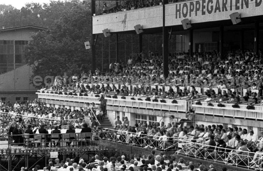 GDR photo archive: Berlin-Hoppegarten - Konzert Blasorchester Prof. L. Grüttler auf Rennbahngelände Hoppegarten anl. Neuenhagener Festspielwoche 10.