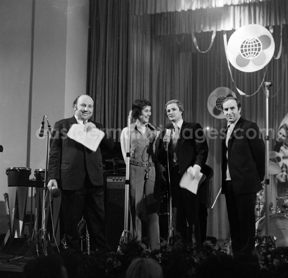 GDR image archive: Schwarzheide - Speech in the arts centre Erich Weinert in Schwarzheide in the federal state of Brandenburg on the territory of the former GDR, German Democratic Republic on the occasion of the World Festival of Youth and Students 1973