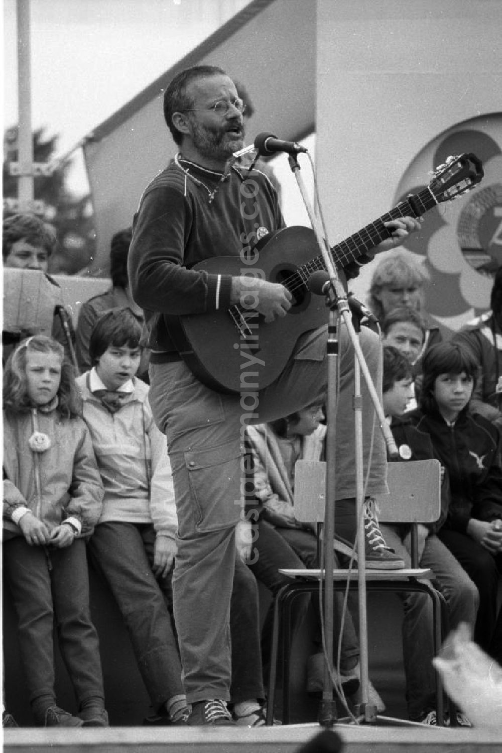 Berlin: Konzert während des Nationalen Jugendfestival der DDR auf dem Marx-Engels-Platz. Im Bild: der Liedermacher und Texter Kurt Demmler.