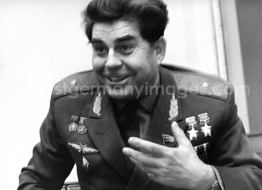 GDR picture archive: Swjosdny Gorodok - Sternenstädtchen - Astronaut Colonel Anatoli Wassiljewitsch Filiptschenko in Swjosdny Gorodok - Sternenstaedtchen in Russland