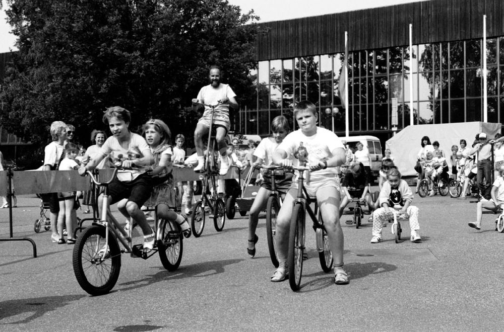 GDR photo archive: Berlin-Köpenick - Köpenick/Berlin Kinderfest im FEZ in der Wuhlheide 28.08.9