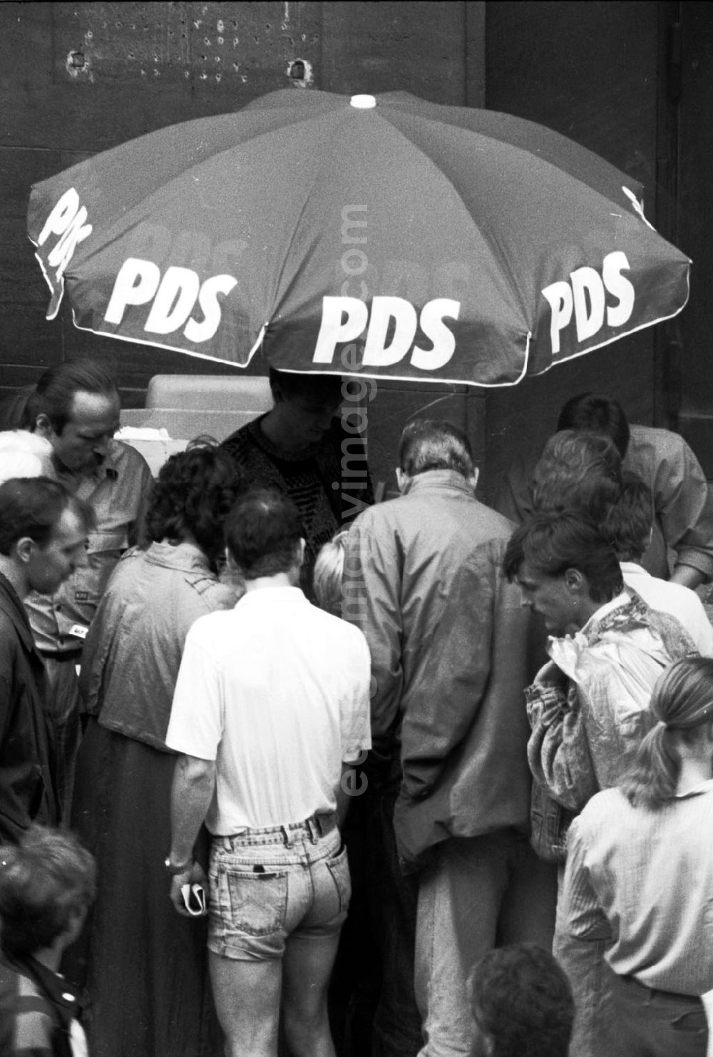 GDR picture archive: Berlin-Mitte - Köpenick/Berlin PDS-Aktionswoche am Köllnischen Park 02.09.9
