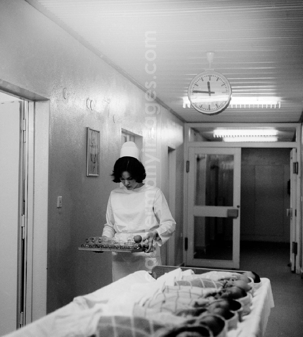 GDR picture archive: Bad Saarow - A nurse in the hallway of a neonatal unit in Bad Saarow in Brandenburg on the territory of the former GDR, German Democratic Republic