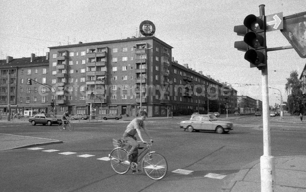 GDR image archive: Berlin - Passenger Cars - Motor Vehicles in Road Traffic on Kniprodestrasse corner Danziger Strasse in the district Friedrichshain in Berlin, the former capital of the GDR, German Democratic Republic