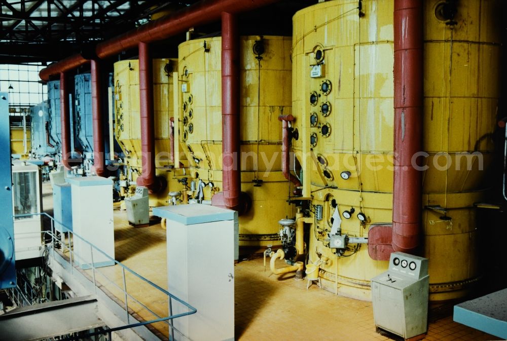 GDR picture archive: Güstrow - Three-stage container of the crystallization plant in the VEB sugar factory Nordkristall Guestrow in Guestrow in the state Mecklenburg-Western Pomerania in the area of the former GDR, German Democratic Republic