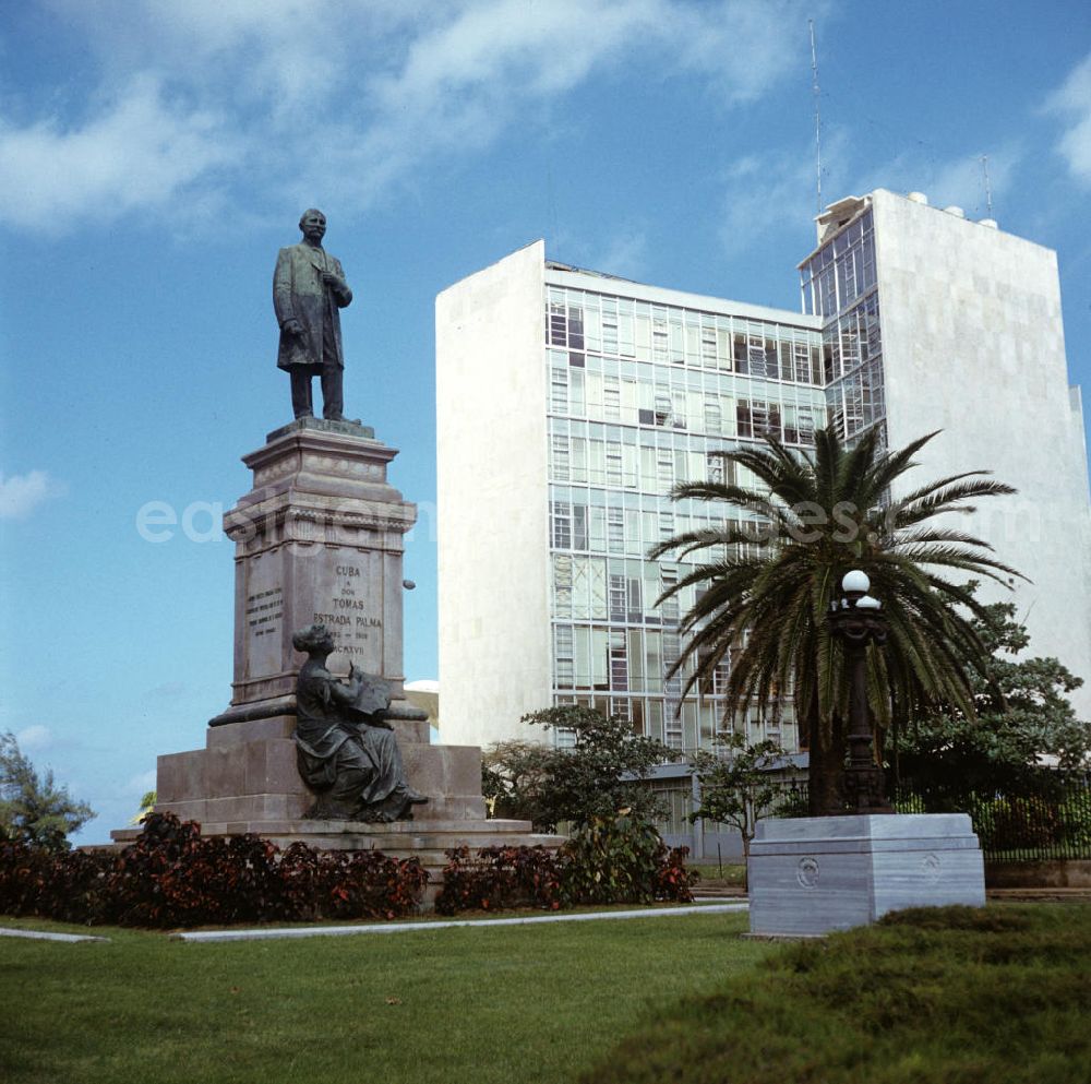 GDR photo archive: Havanna - Blick auf das Denkmal für Tomás Estrada Palma, dem ersten Präsidenten Kubas (1902 bis 19