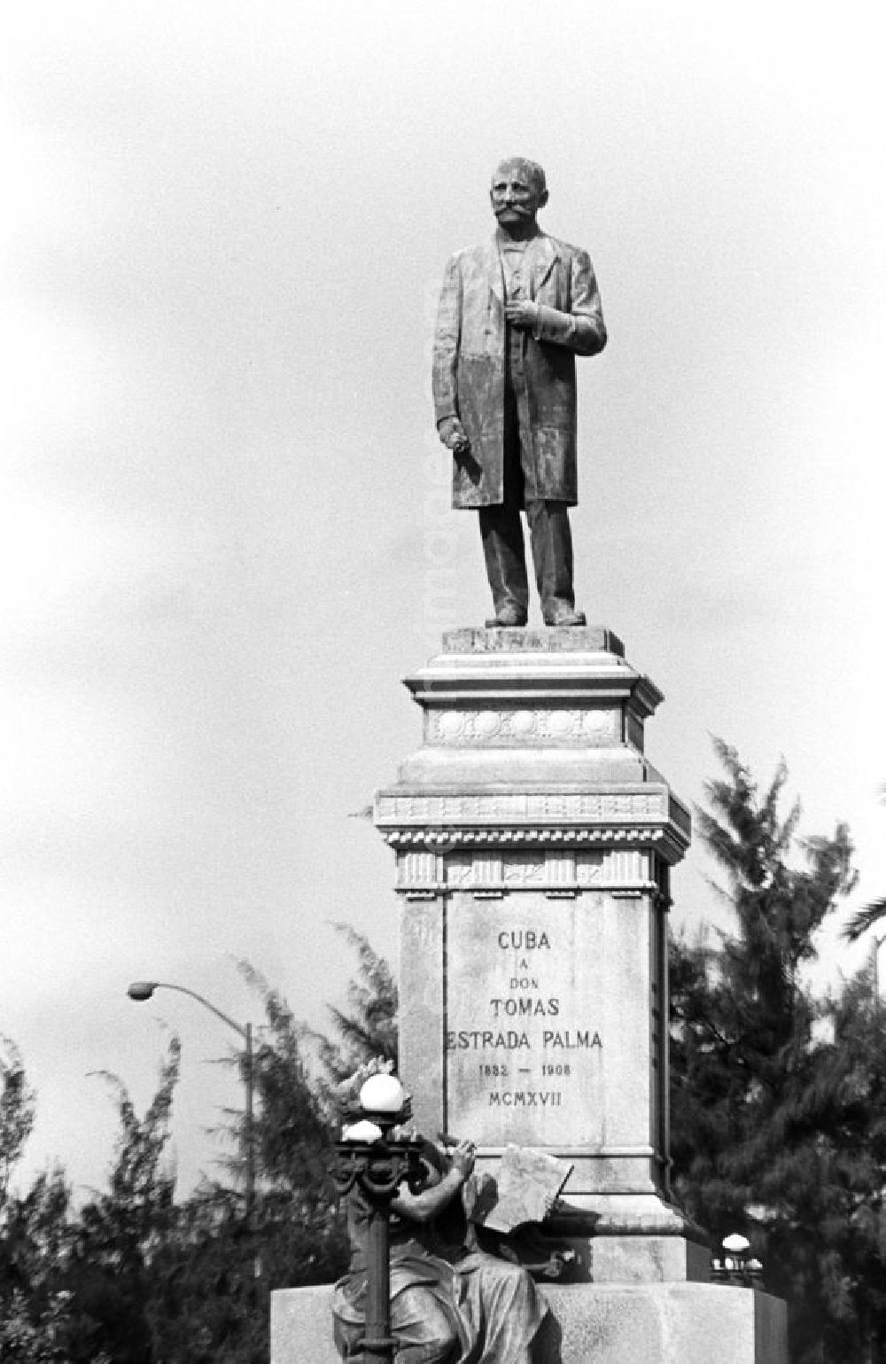 GDR picture archive: Havanna - Blick auf das Monument für Tomás Estrada Palma in Havanna, von 1902 bis 19