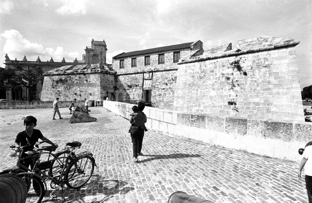 GDR photo archive: Havanna - Blick auf das Castillo de la Real Fuerza, eine Festung an der Küste von Havanna.