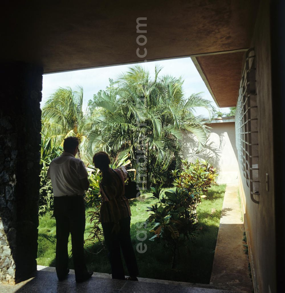 Havanna: Blick in den Innenhof eines Wohnhauses in Havanna Alamar. Die kubanische Neubausiedlung Alamar war einst als Symbol sozialistischen Lebens geplant worden und ist seit Mitte der 6