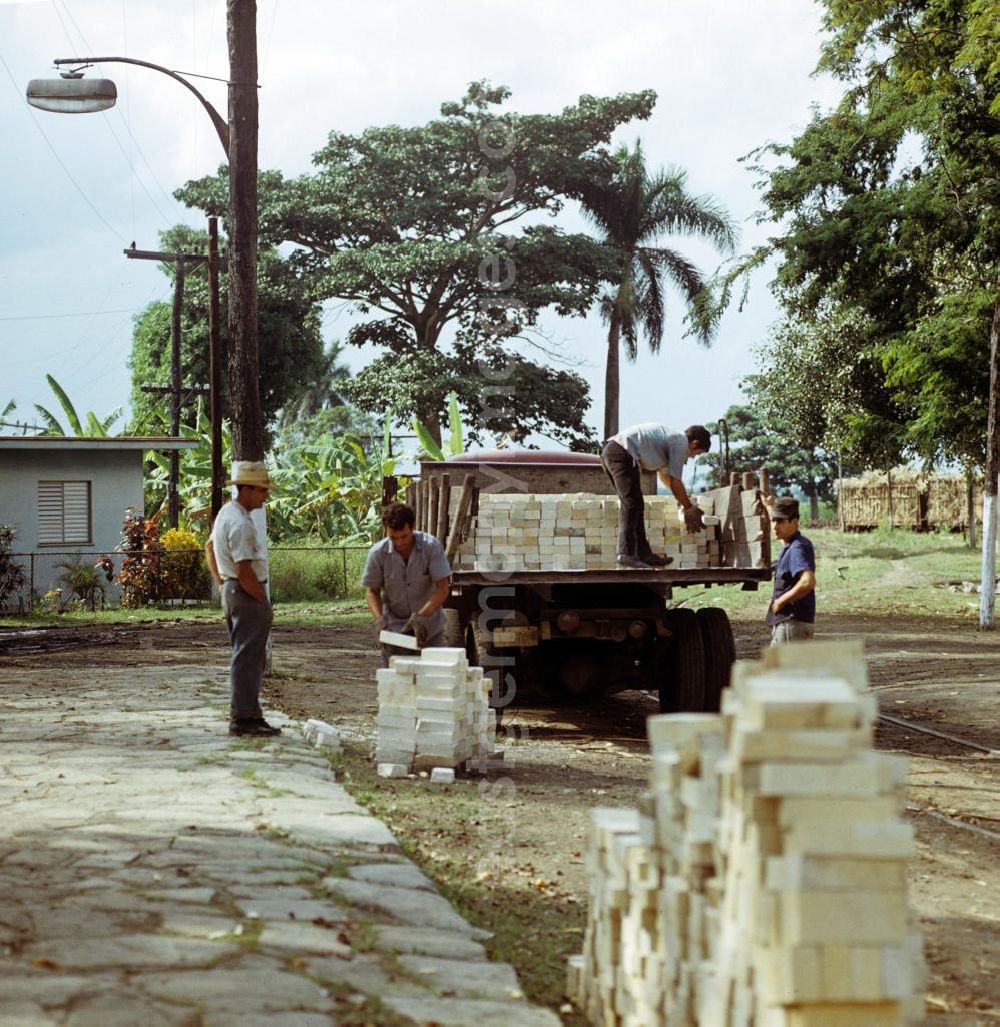 GDR photo archive: Ciego de Ávila - Straßenszene in Ciego de Ávila - Kuba. Street scene in Ciego de Ávila - Cuba.