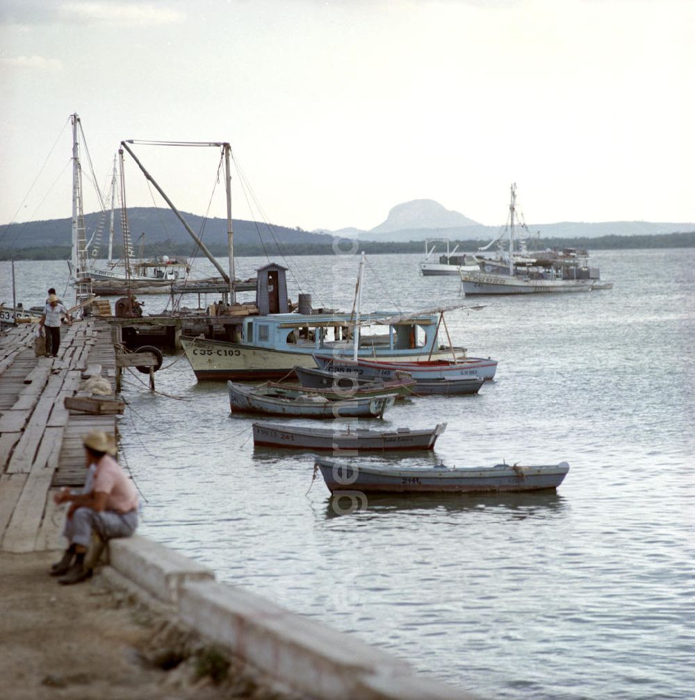 Gibara: Fischerboote liegen in der Bucht von Gibara in Kuba.