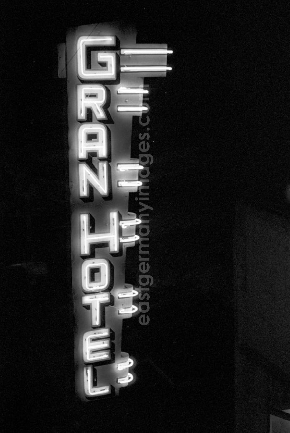 GDR picture archive: Camagüey - Leuchtschrift des Gran Hotel in Camagüey.