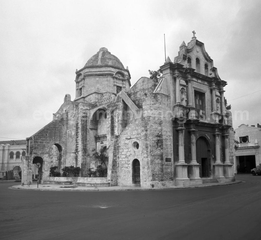 Havanna: Blick auf die Kirche Iglesia de San Francisco de Paula in der Altstadt von Havanna.