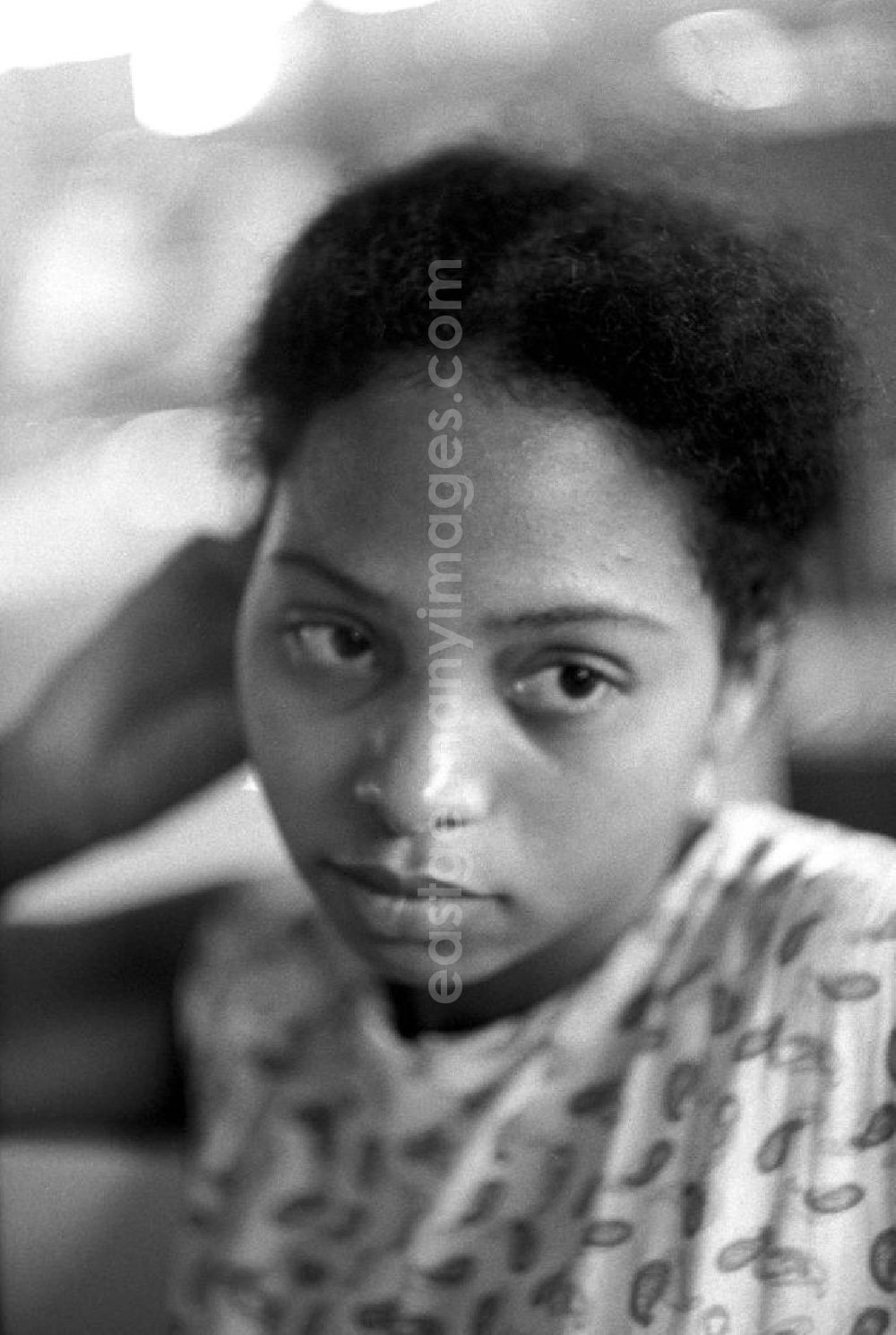 GDR picture archive: Santa Clara - Porträtaufnahme einer Mitarbeiterin eines Kühlschrankwerkes in Santa Clara.