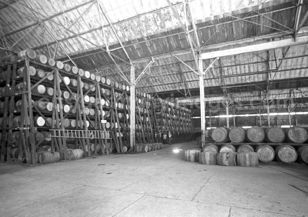 Santiago de Cuba: Blick in eine Rumfabrik in Santiago de Cuba.