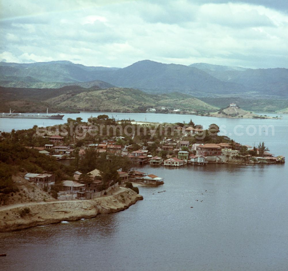 GDR image archive: Santiago de Cuba - Blick auf die Bucht und Hafeneinfahrt von Santiago de Cuba.