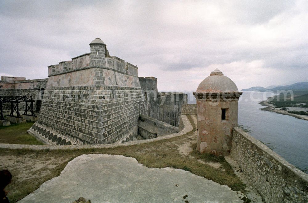 Santiago de Cuba: Blick auf das Castillo de San Pedro de la Roce (auch Castillo del Morro genannt), eine Festung an der Küste in der Nähe von Santiago de Cuba.