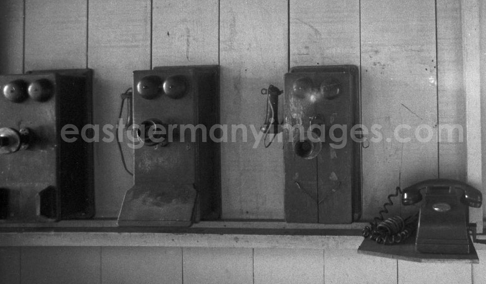 GDR photo archive: Siboney - Historische Telefone für öffentliche Ferngespräche hängen in einem Gebäude, in Santiago de Cuba.