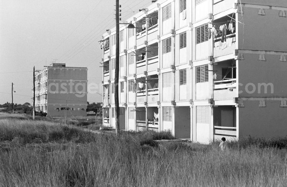 GDR photo archive: Nuevitas - Blick auf ein Neubauviertel in der kubanischen Hafenstadt Nuevitas.