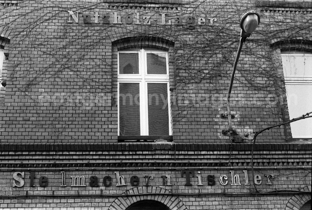 GDR image archive: Berlin - View of the building complex taken over by the Treuhandanstalt of the VEB Schultheiss brewery Schoenhauser Allee after founding the KulturBrauerei gGmbH in Berlin - Prenzlauer Berg, the former capital of the GDR, German Democratic Republic